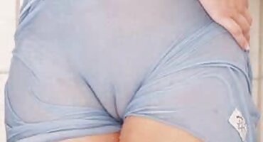 ఆనందంగా ఆమె లంగా ఎత్తివేసింది మరియు ఒక బలమైన మనిషి ద్వారా ఇబ్బంది పెట్టాడు తేలుగు సేక్స్ వీడియోస్