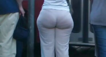 అమ్మాయి తన దుస్తులను తీసివేసింది మరియు తెలుగు హాట్ సెక్స్ వీడియోస్ గౌరవనీయమైన మాకో ముందు బెంట్