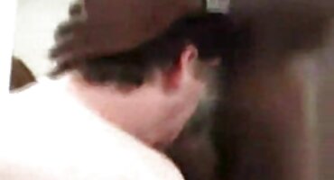 డార్క్ తెలుగు సెక్స్ వీడియోస్ హెయిర్ క్వీర్ తన ముఖంతో ముదురు రంగులో ఉన్న ఫాలస్ కు జోడించబడింది