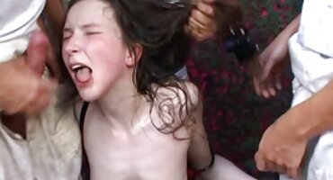 నల్లటి జుట్టు గల తెలుగు వీడియోస్ సెక్స్ స్త్రీని గోడ లో ఒక రంధ్రం నుండి సహితమైన పంప్ మరియు సంతృప్తి చెందింది