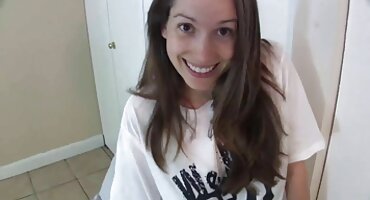 అతను తన భార్యను ఒక స్నేహితుడికి ఇచ్చాడు, తద్వారా ఆమె దూరంగా సెక్స్ వీడియోస్ సెక్స్ వీడియోస్ తిరుగుతుంది మరియు వెదజల్లుతుంది.