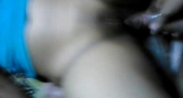 మంచం మంచు తెలుపు నల్లటి జుట్టు గల తెలుగు హాట్ సెక్స్ వీడియోస్ స్త్రీని గొప్ప కోరికలు ఇబ్బంది పెట్టాడు