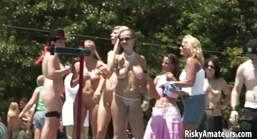 ఒక స్పష్టమైన ఉద్వేగం కోసం, ఒక యువ అమ్మాయి ఒక తెలుగు సెక్స్ వీడియోస్ ఓపెన్ మనిషి ద్వారా ఇబ్బంది పెట్టాడు