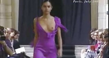 పోర్న్ స్టార్ ఫకింగ్ సెక్స్ వీడియోస్ తెలుగు లివింగ్ రూమ్ లో ఒక డ్యూడ్ ఇచ్చిన