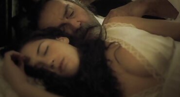 నల్లటి జుట్టు గల స్త్రీని ఆమె నోటిలో ఒక డ్యూడ్ యొక్క దృఢమైన తెలుగు అమ్మాయి సెక్స్ వీడియోస్ పురుషాంగం పడుతుంది